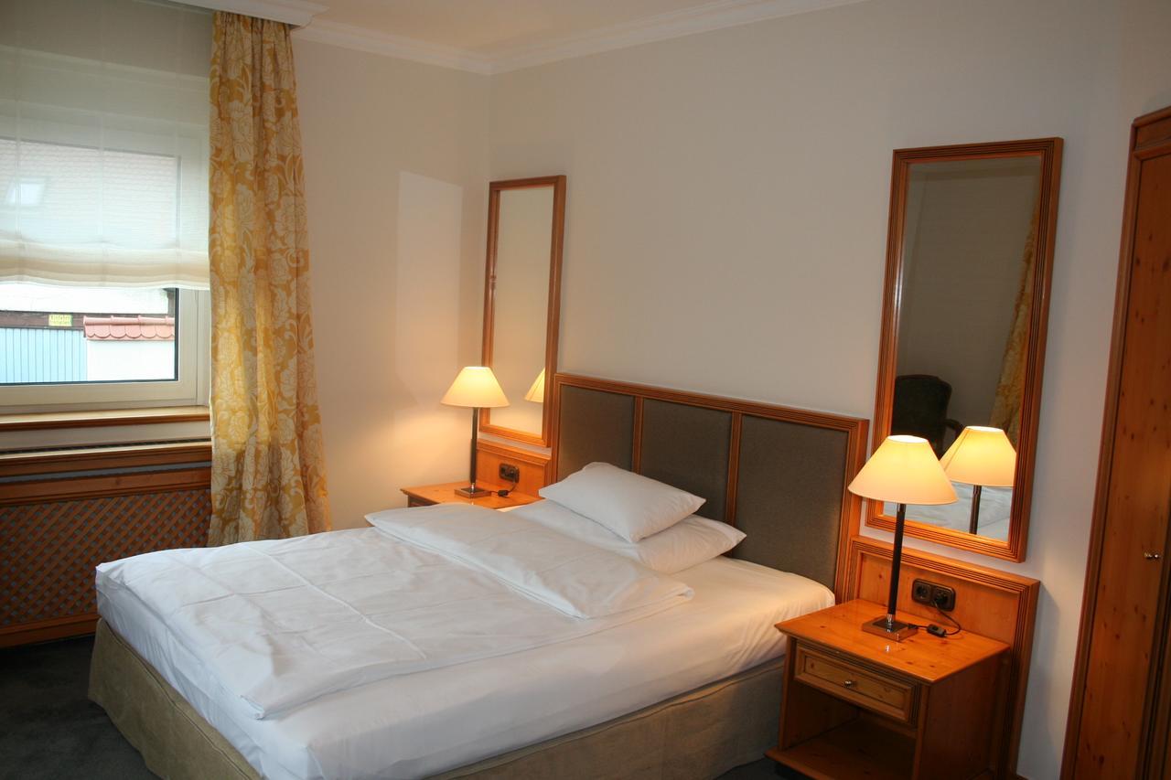 Kleines Hotel フォルヒハイム エクステリア 写真
