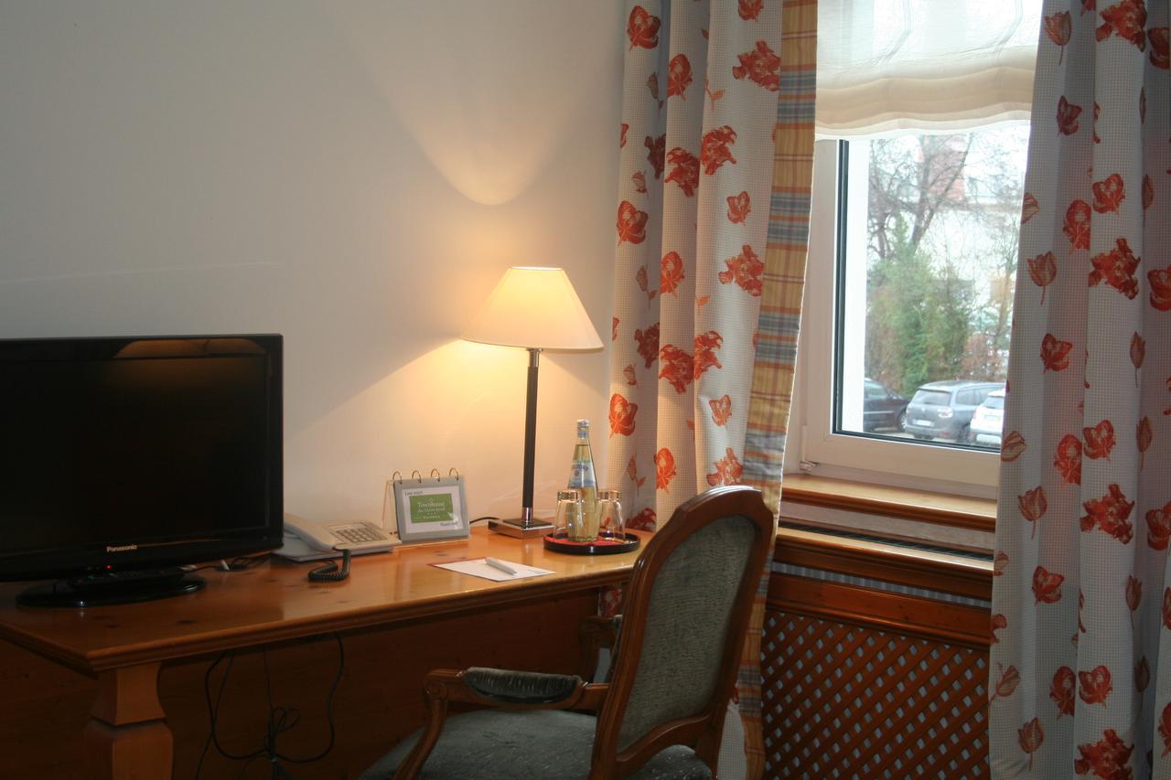 Kleines Hotel フォルヒハイム エクステリア 写真